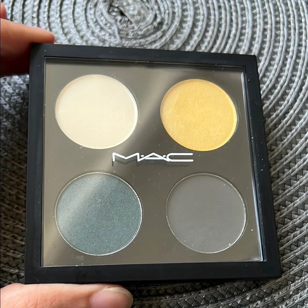 MAC Colour Added Eyeshadow Quad RARE Yellow Blue